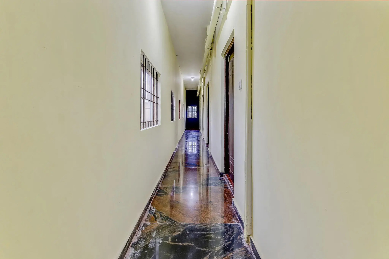 OYO 42776 Royal King