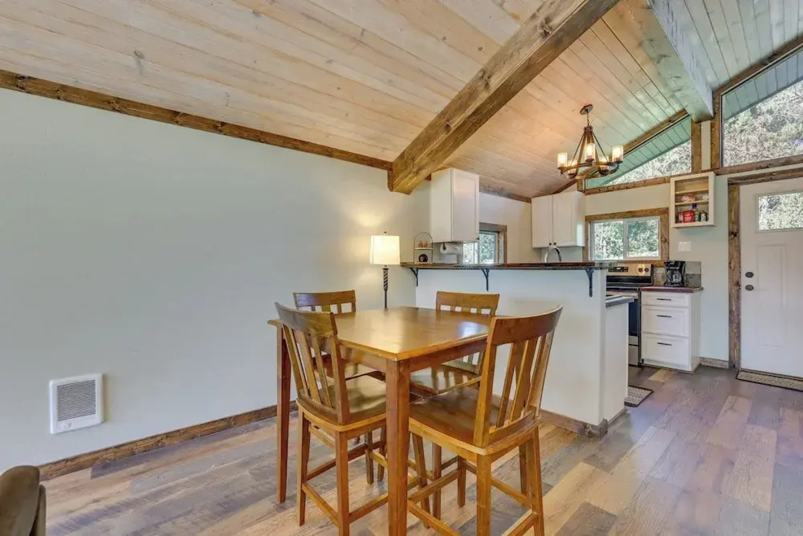 Donnelly Cabin w/ Fire Pit: 5 Mi to Boat & Ski!