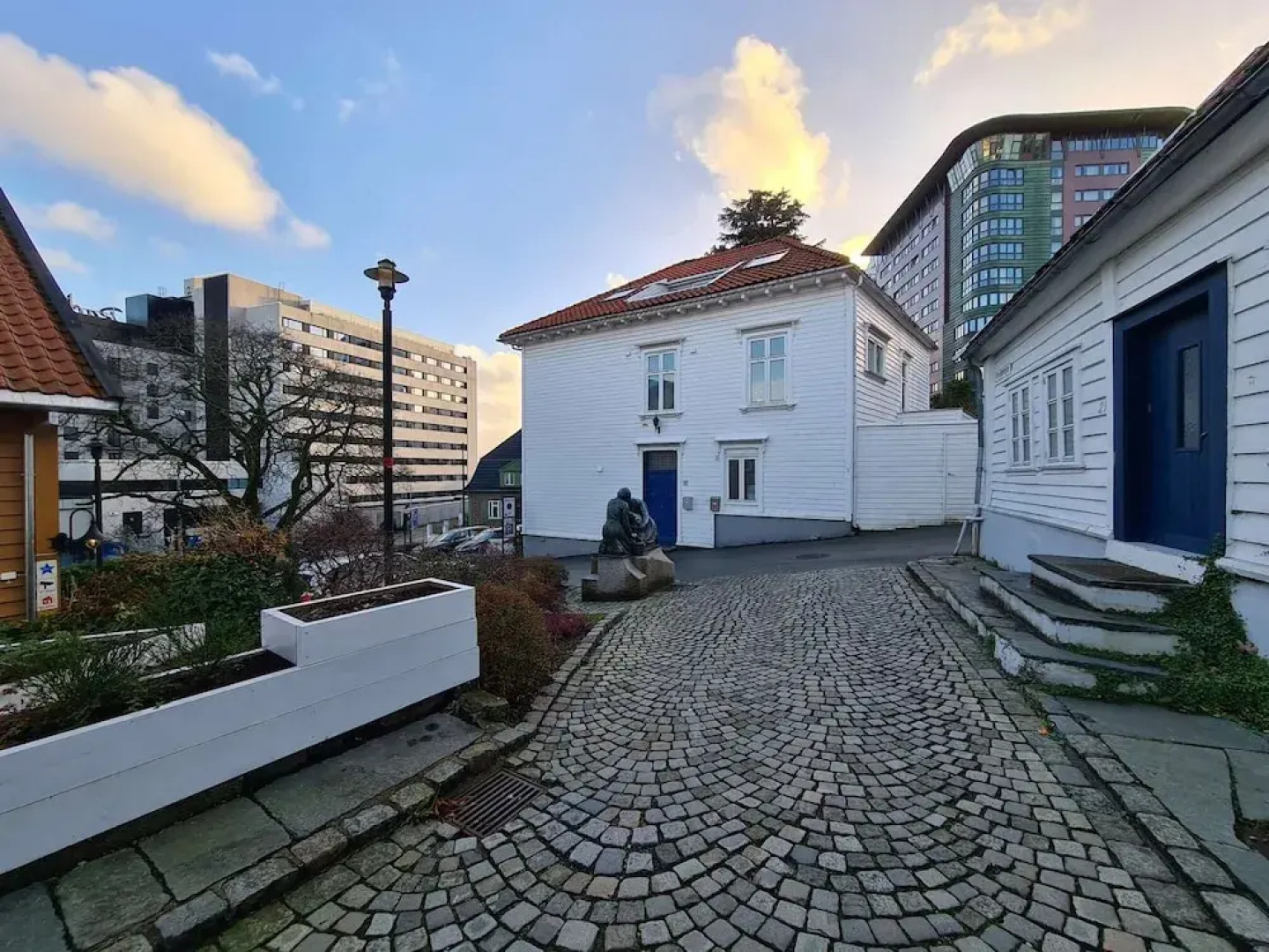 Beautiful 2-bedroom In City Center, With Balcony and Free Parking