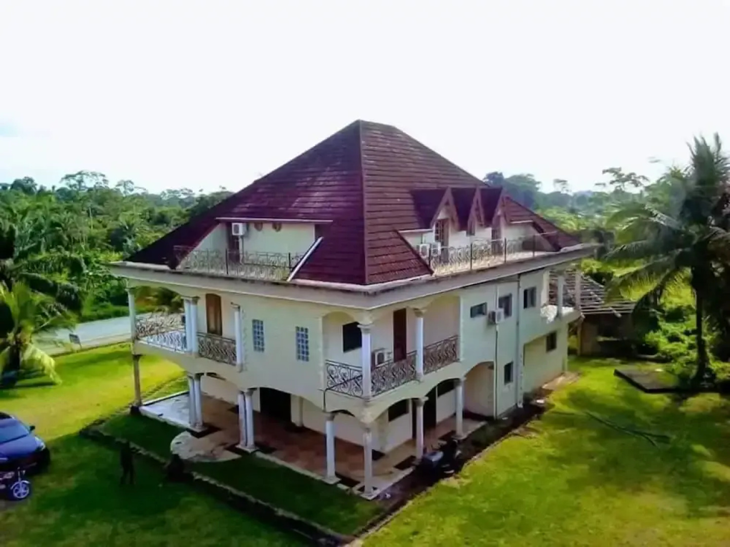 Les Berges De La Lobe