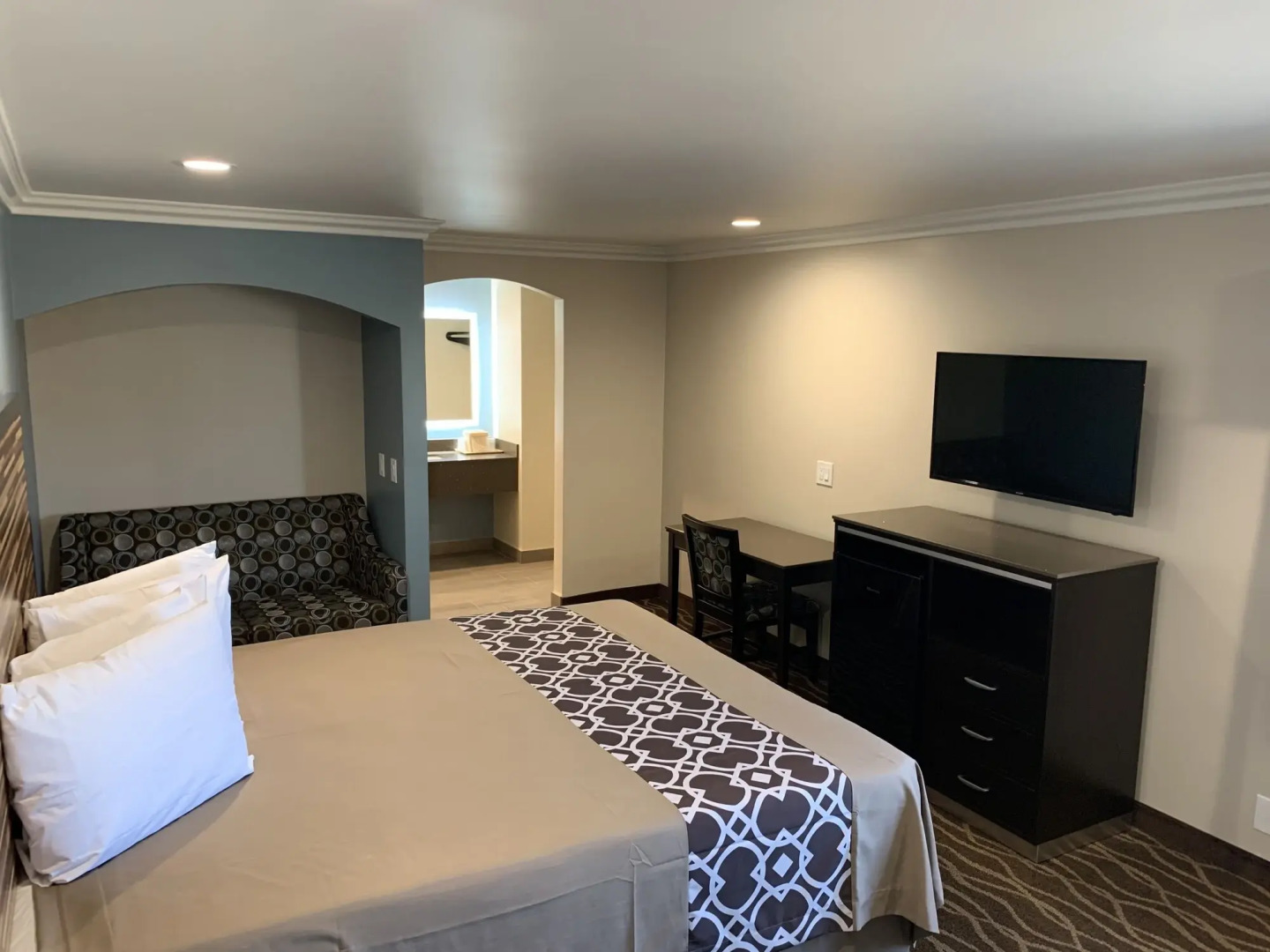 Industry Inn & Suites