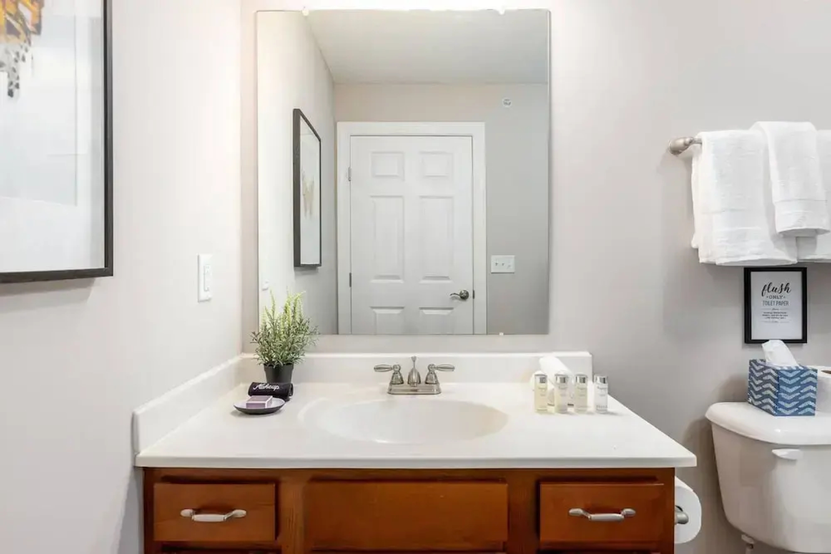 Woodland Penthouse 2BR W D Pool Gym Walkable