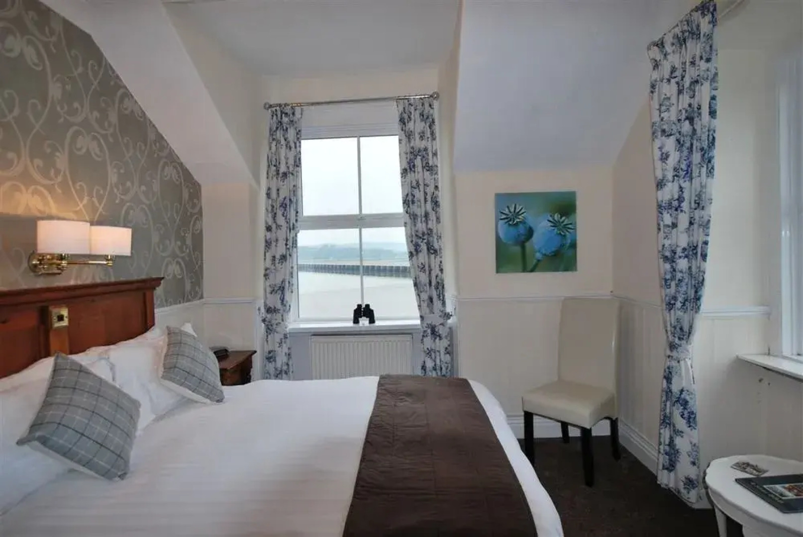 Ye Olde Fighting Cocks