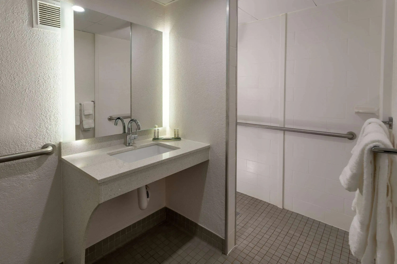 Baymont by Wyndham White Plains - Elmsford
