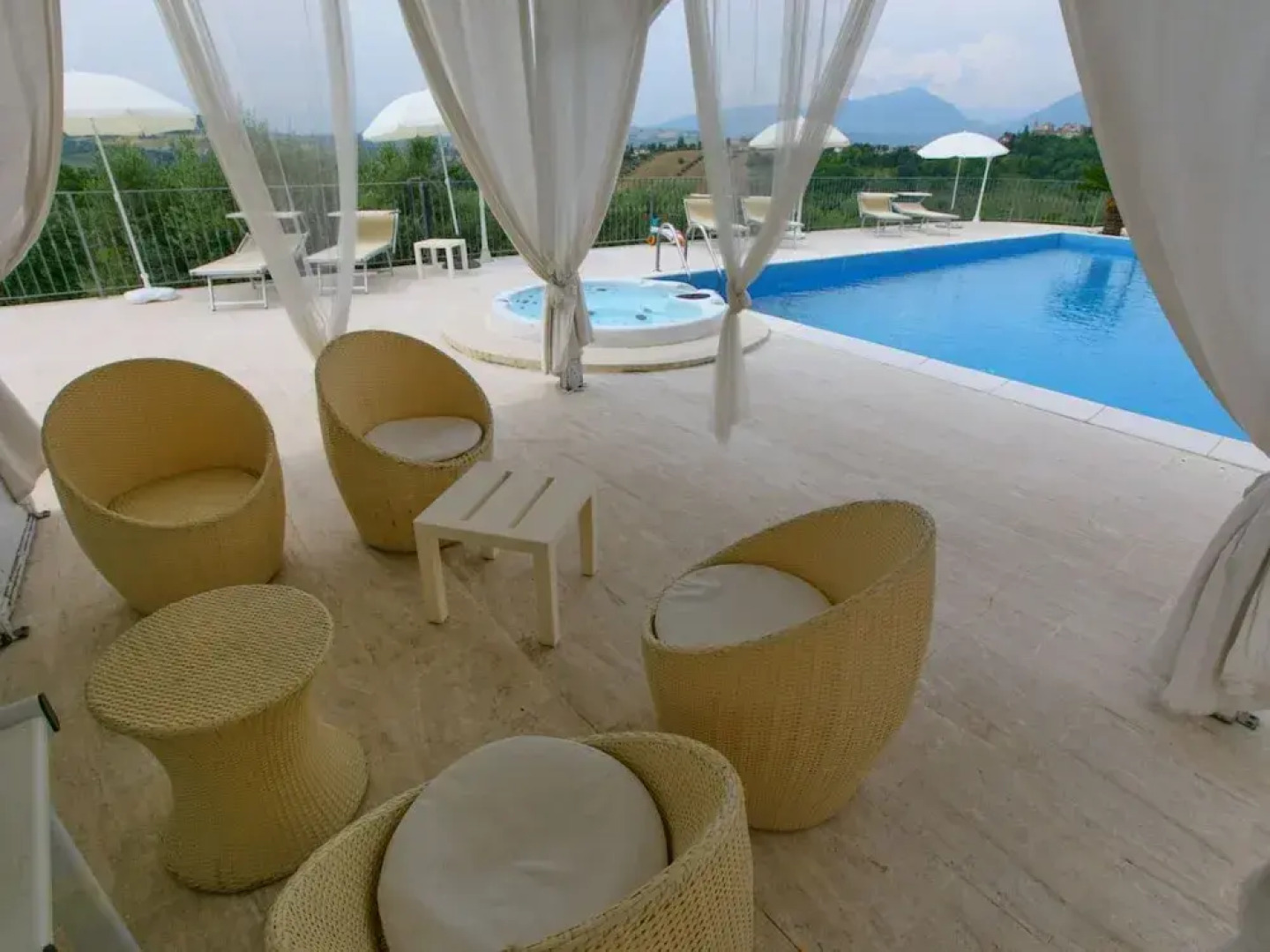 Villa with Salt Water & Heated Pool & Hot Tub near sea
