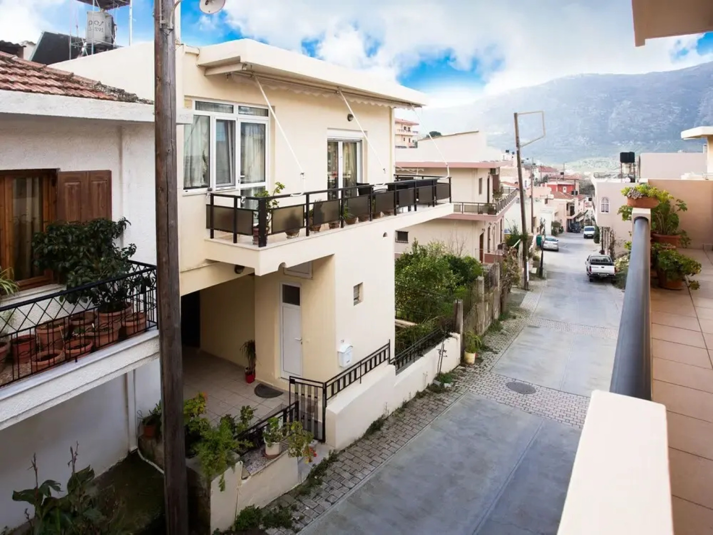 Gorgeous Holiday Home in Arhanes with Balcony