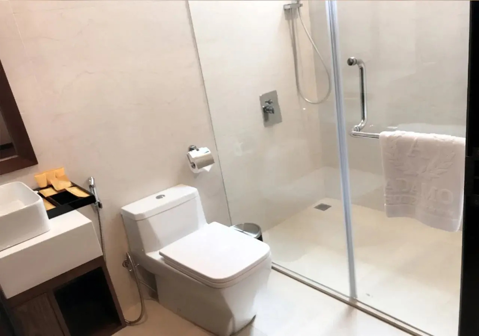 Yarra Ocean Suites Danang