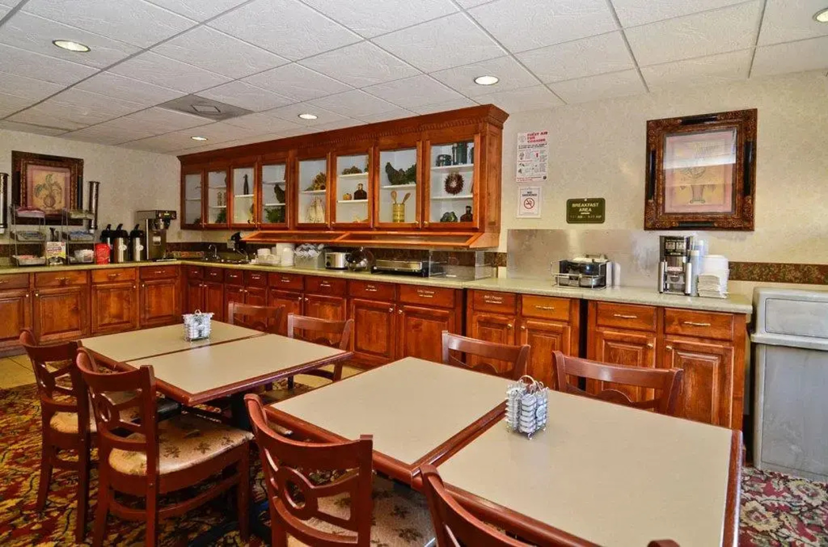 Best Western Bradbury Inn & Suites