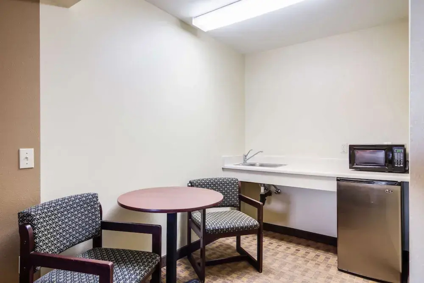 GuestHouse Inn & Suites Montesano