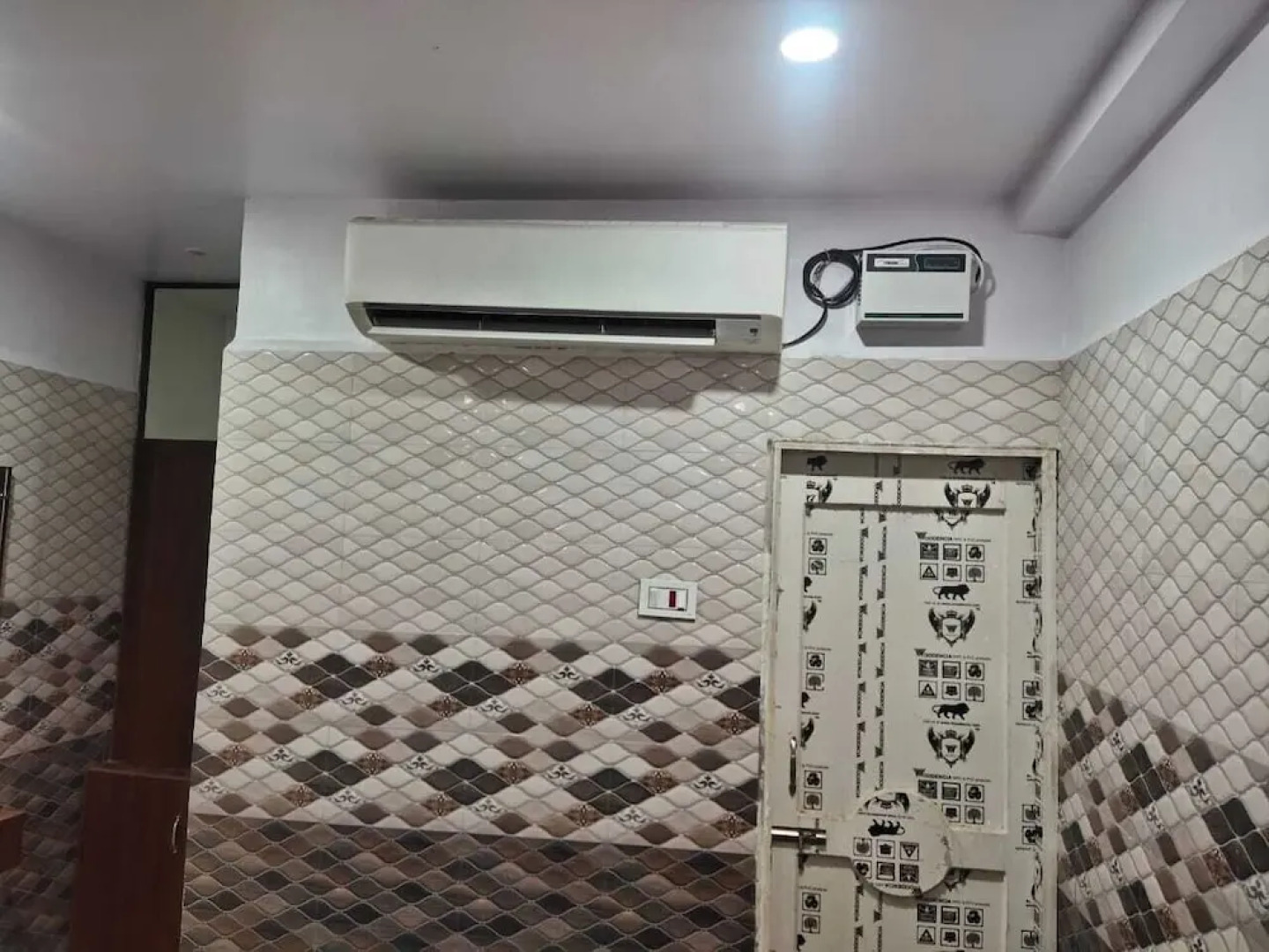 Sri Mahalakshmi Deluxe Lodge