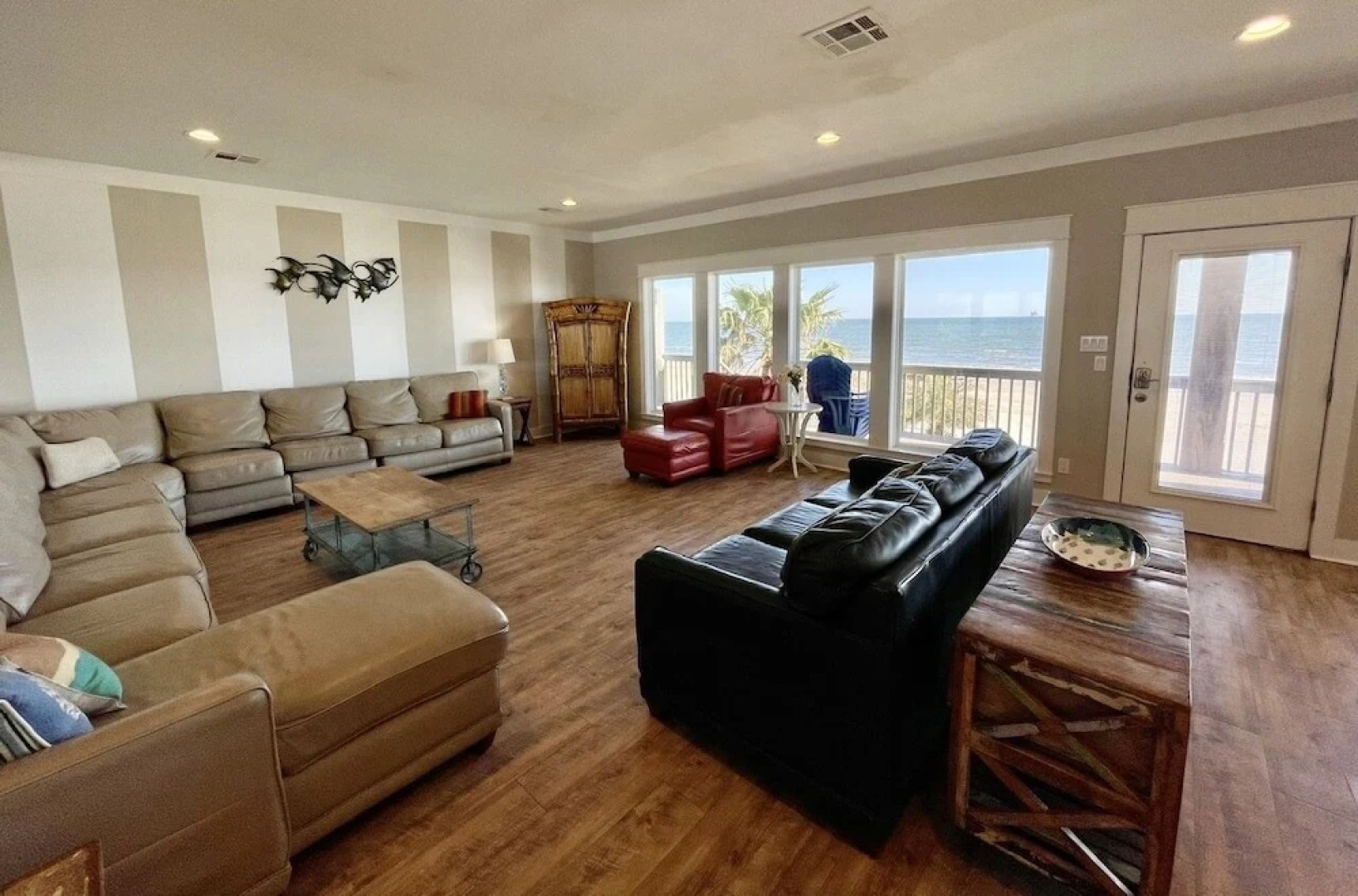 23 Yards To The Sea 6 Bedroom Home by Redawning