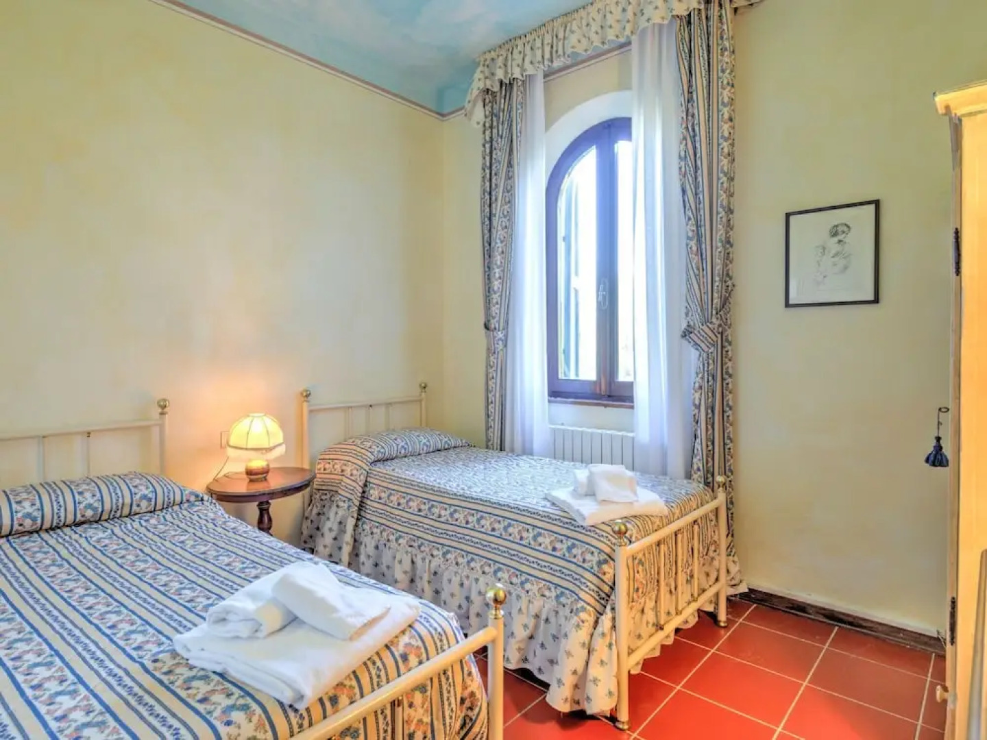 Beautiful Farmhouse in San Vivaldo with Swimming Pool