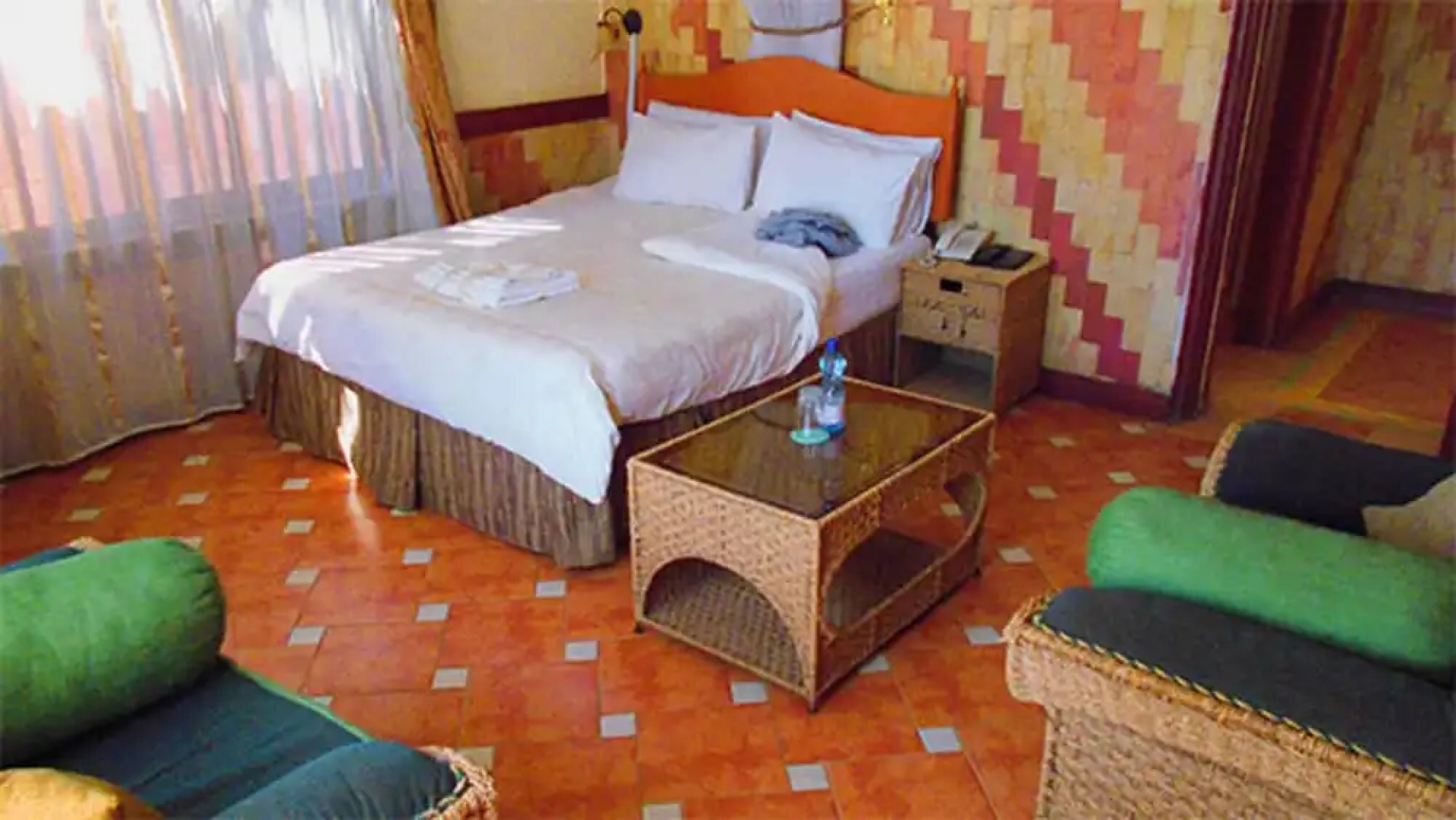 DewChurch Drive Hotel