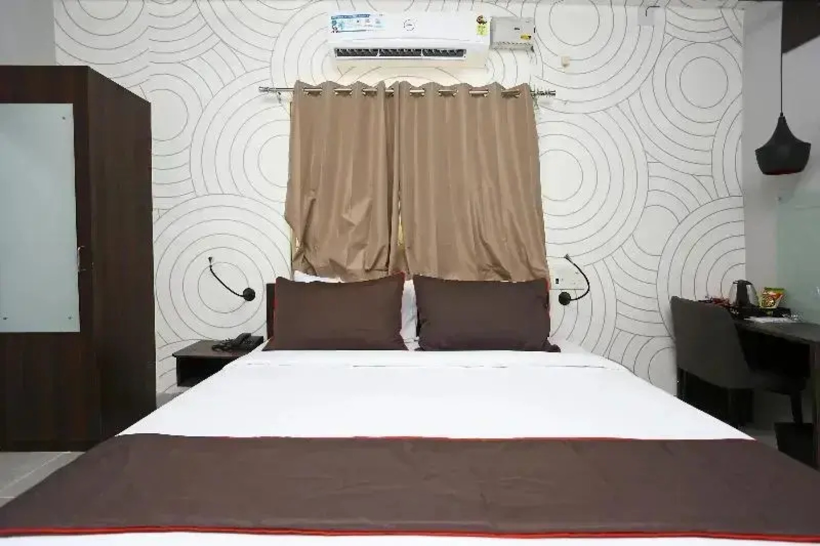 Hotel Bhinna Sakala by OYO Rooms