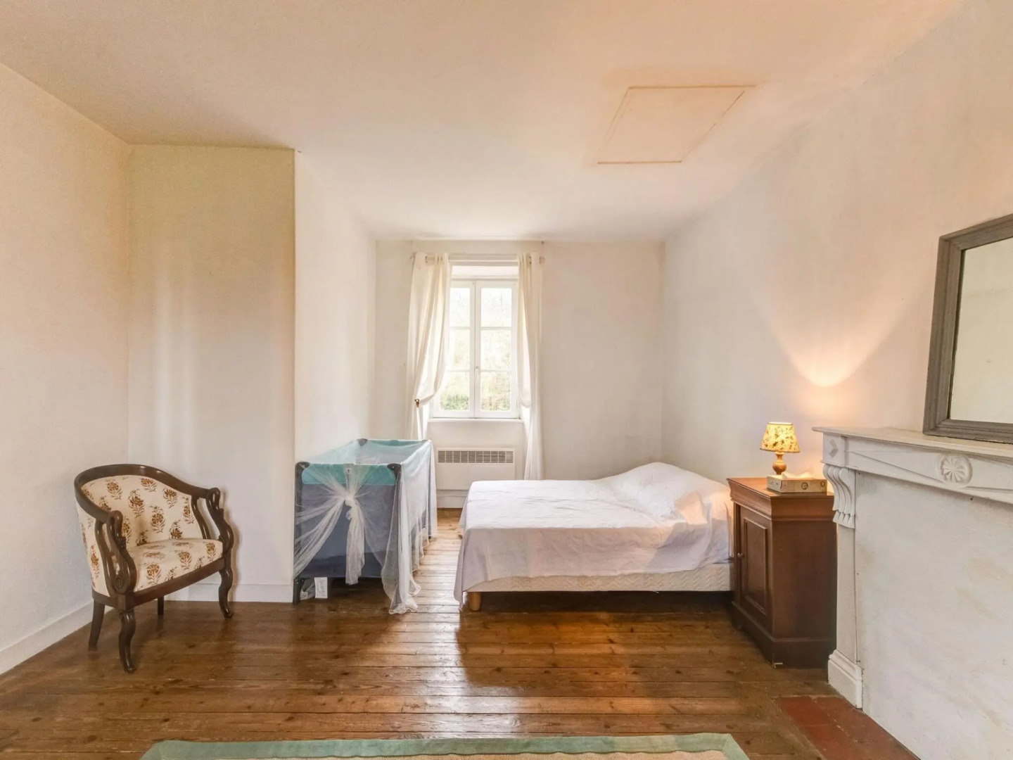 Pretty Holiday Home in Golleville with Private Garden