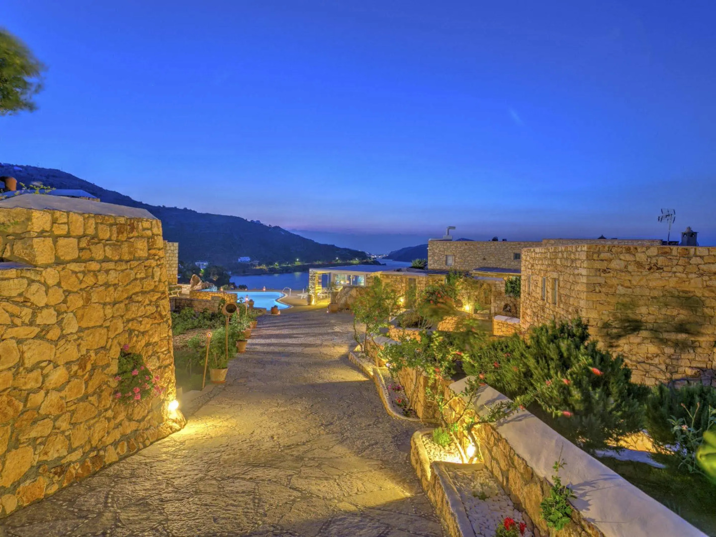 Eirini's Luxury Hotel Villas