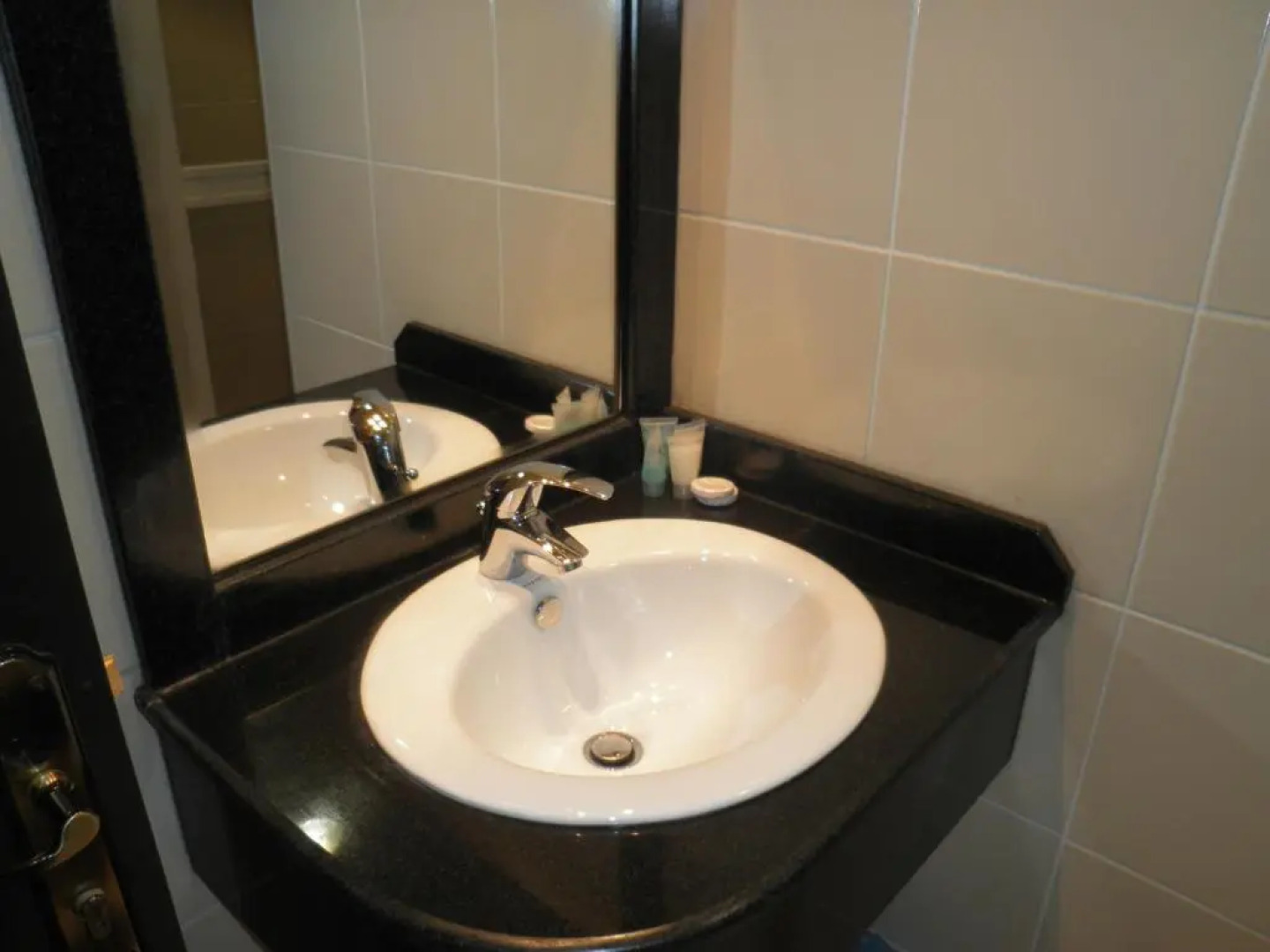 Marina Royal Hotel Suites