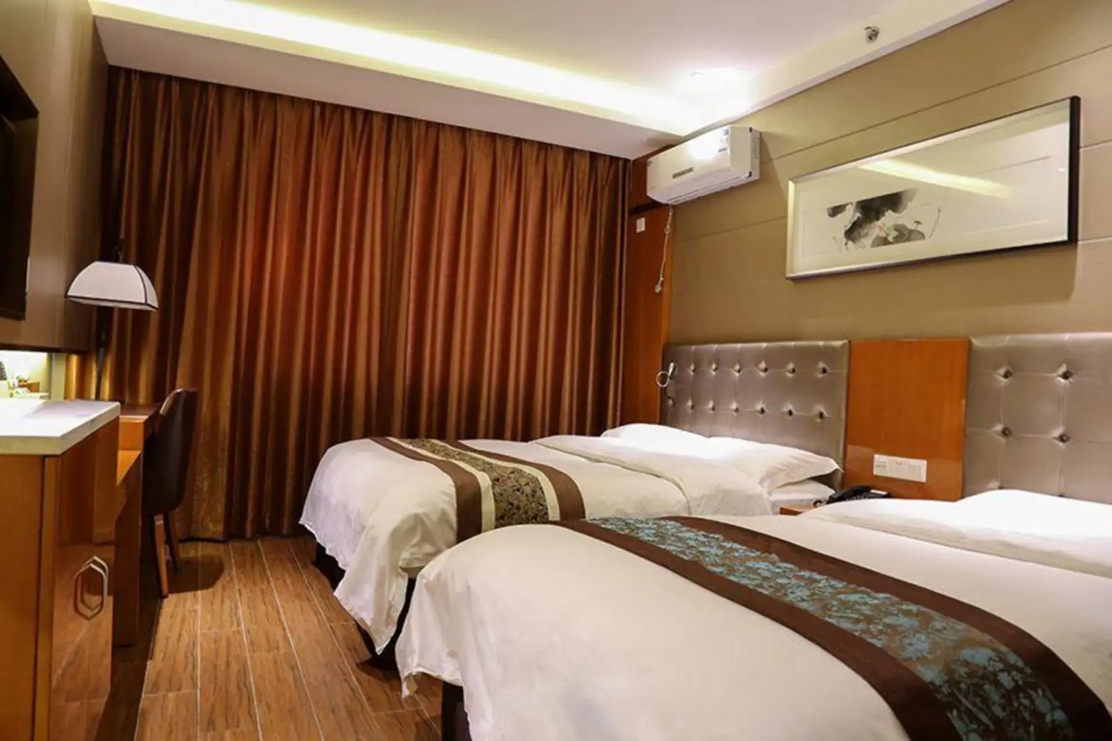 Oriental Hawaii Hotel (Heihe Central Pedestrian Street Shop)