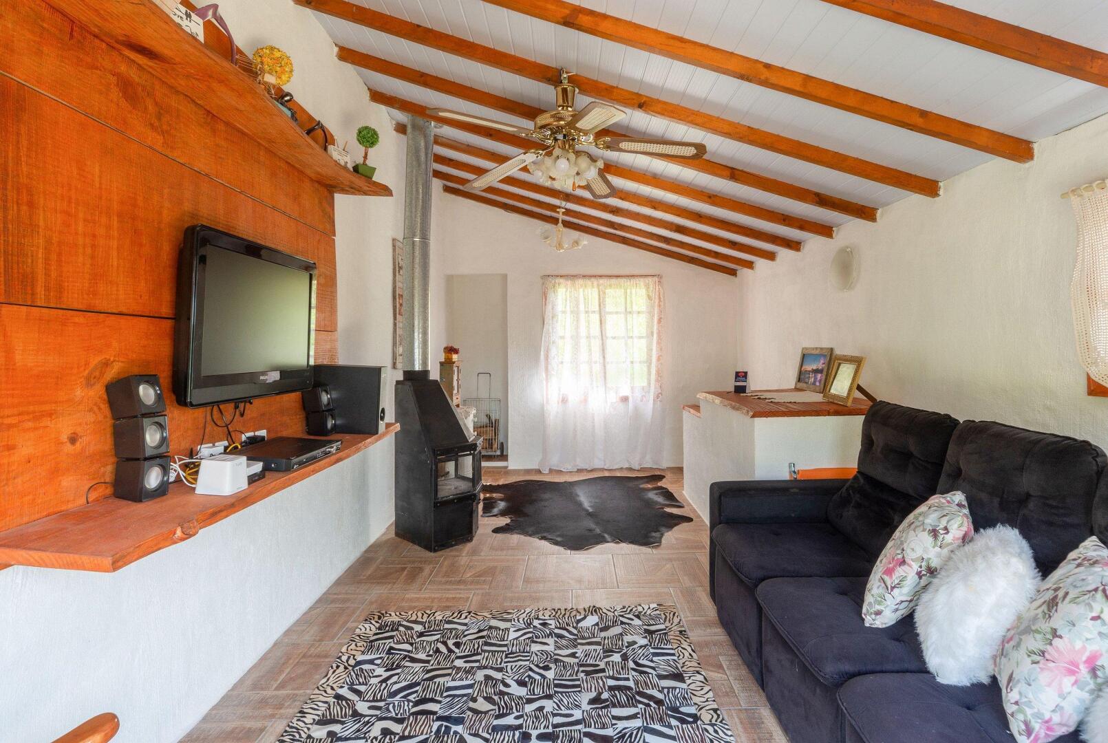 Charmosa casa na serra em Canela EMC1220