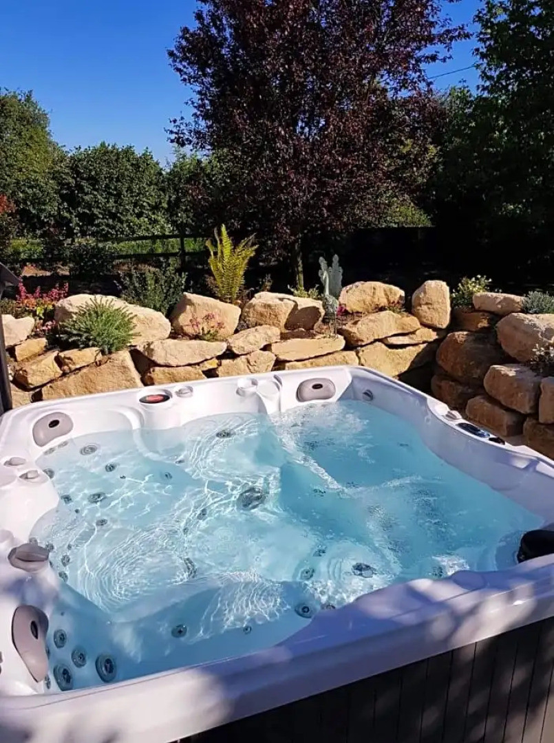 Au Chant Des Oiseaux (Adults Only)