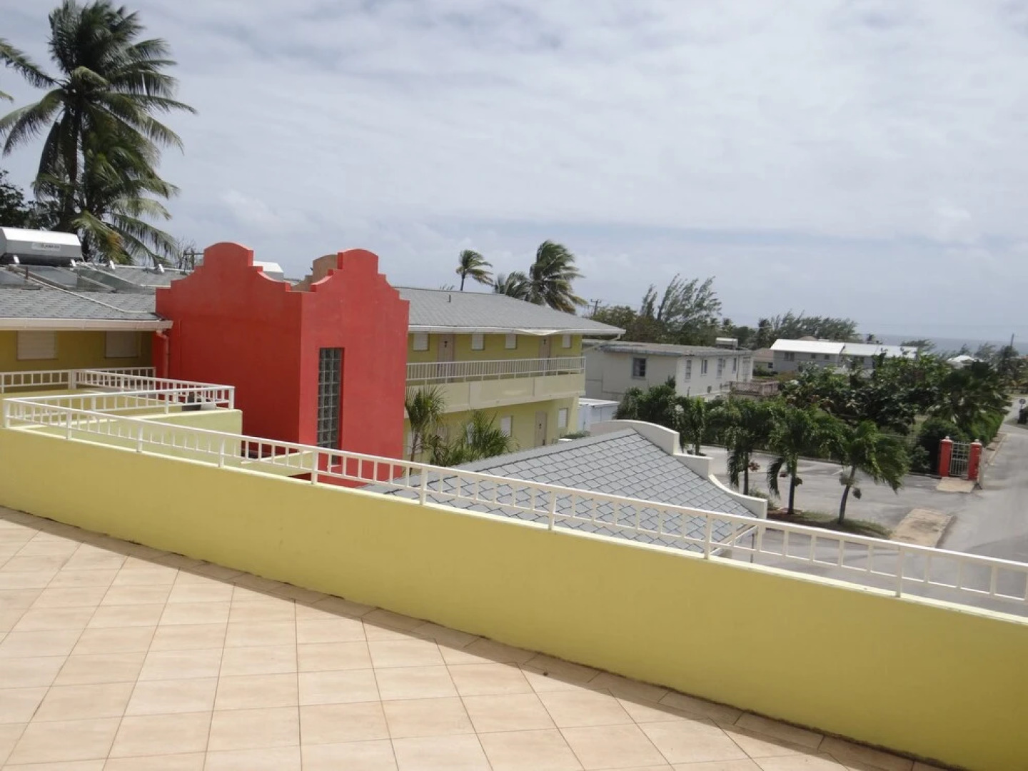 Tropical Winds Apartment Hotel