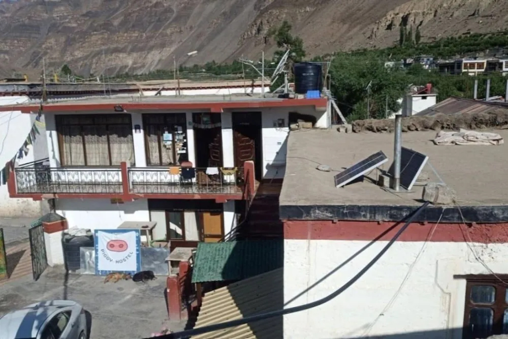Piggy Hostel Kaza