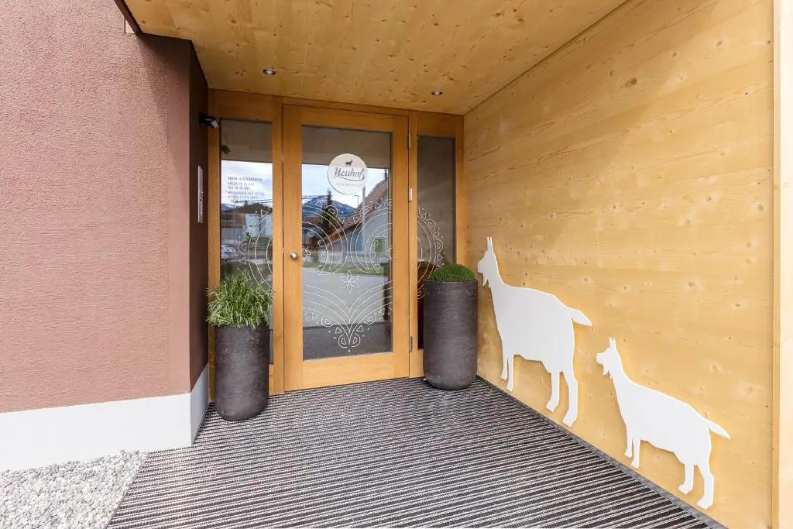 Neuhof Gaste & Schokohaus