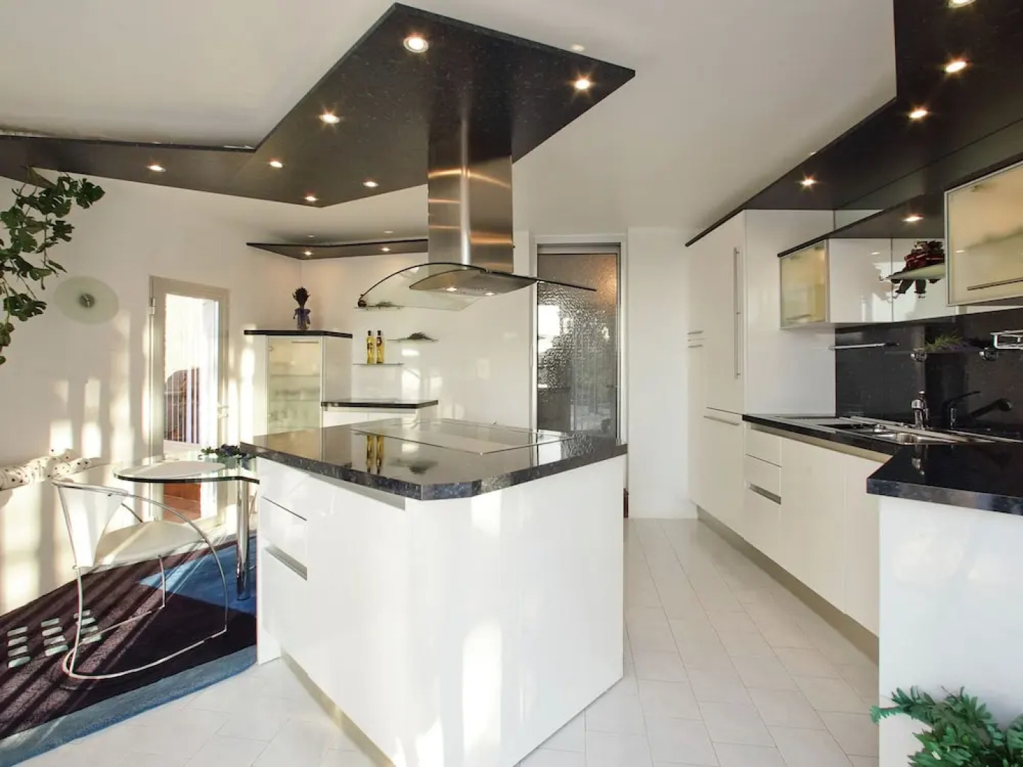 Hilltop Villa in Mandelieu-la-napoule With Sauna & Pool