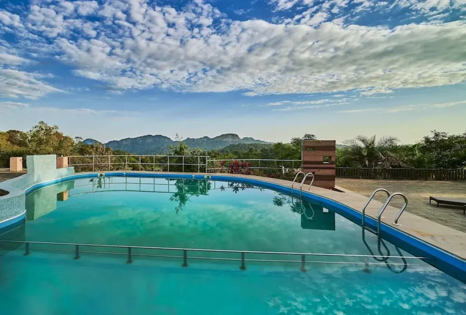 WelcomHeritage Connaught House, Mount Abu