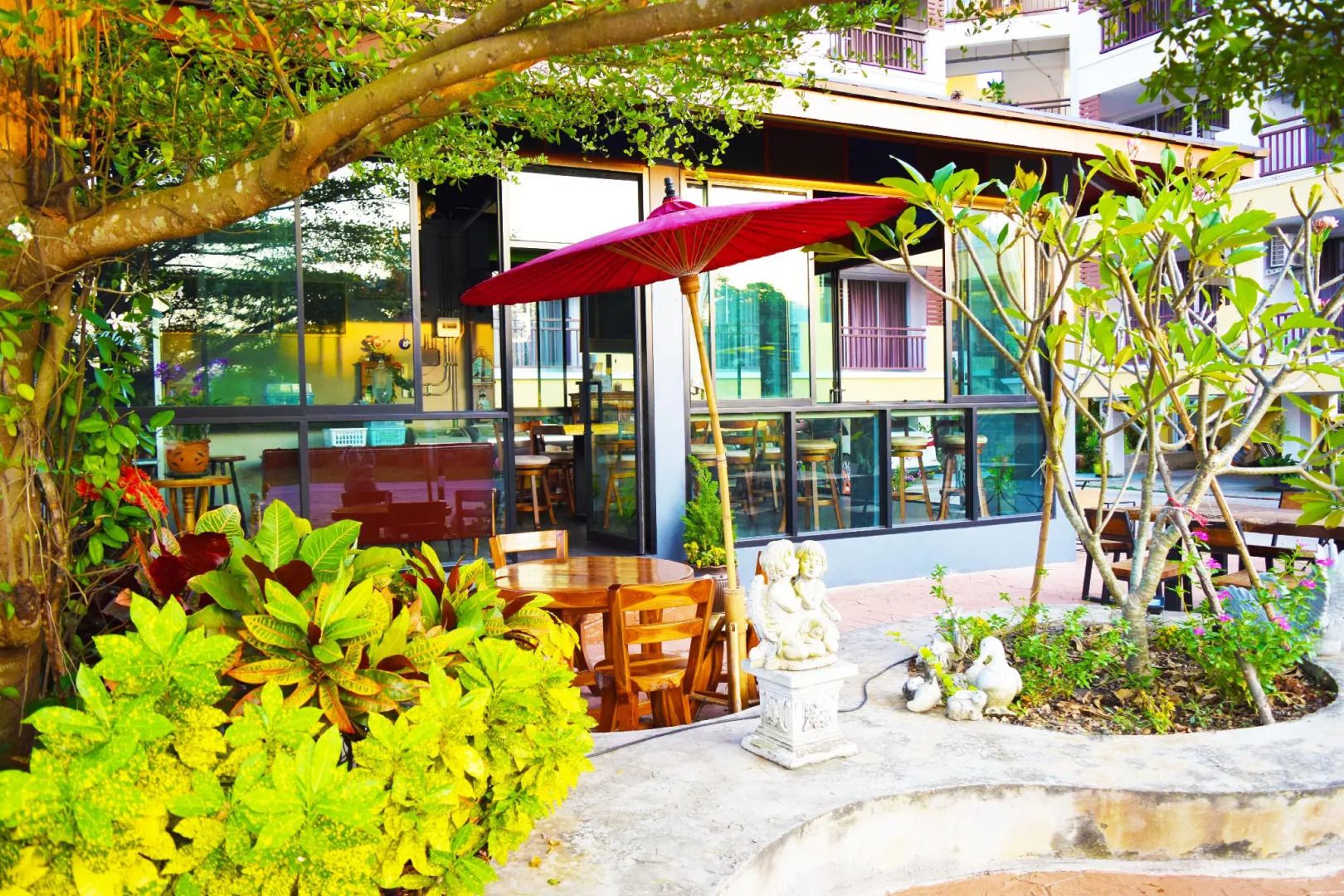 Nantharom Hotel and Restaurant