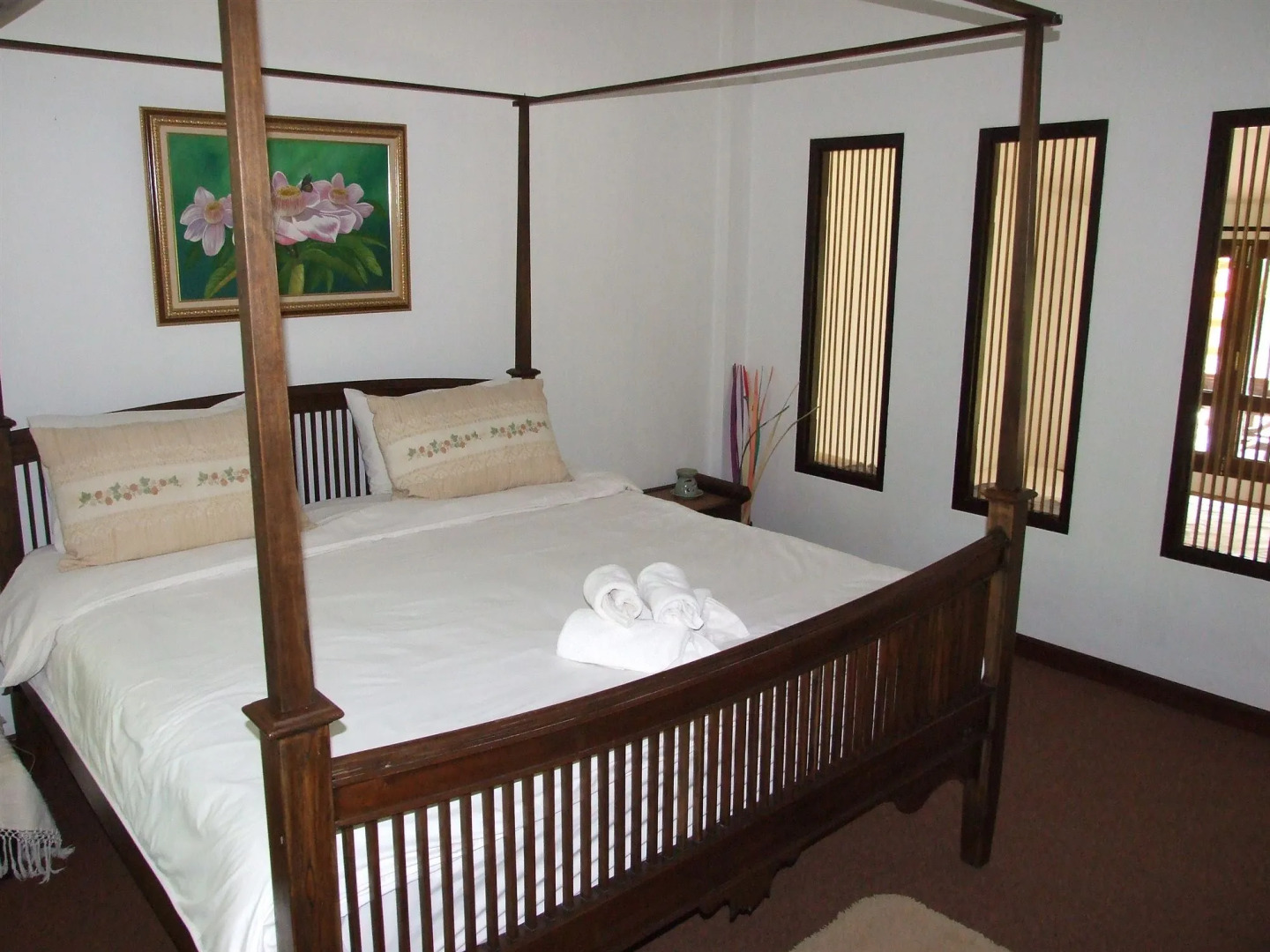 Baannamping Riverside Village