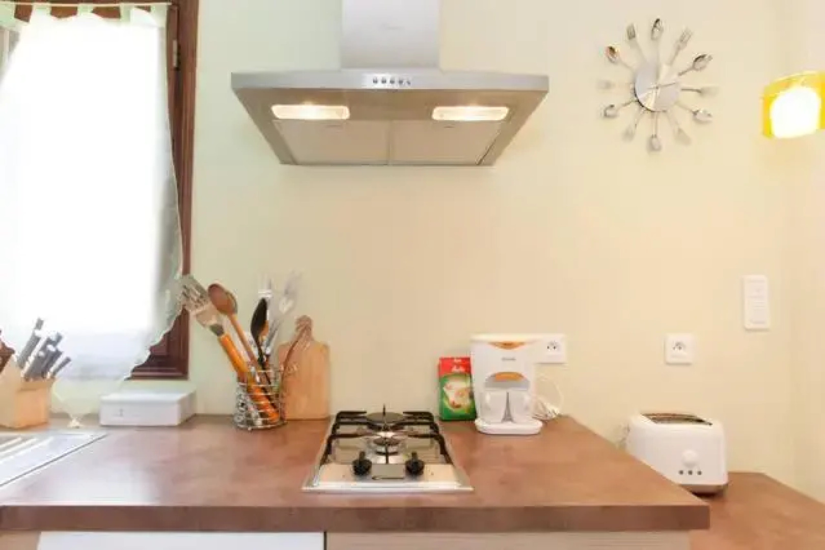 Studio climatisé tout équipé à 2.5 km des plages