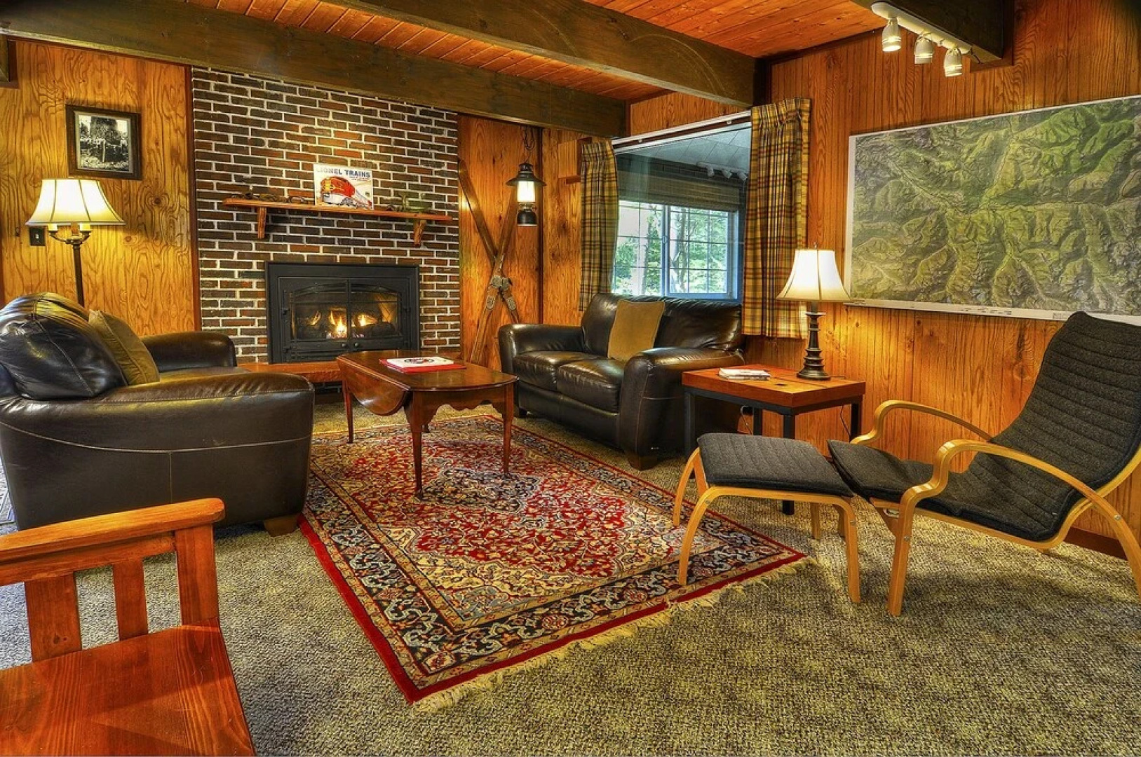 Red Hawk Hideaway - Two Bedroom Cabin with Hot Tub