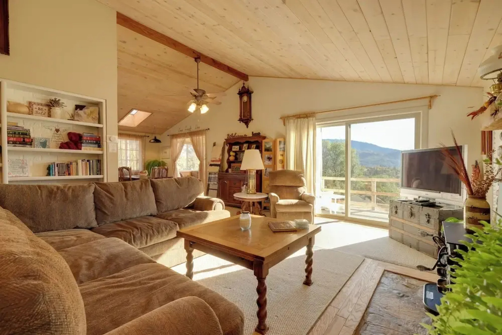 Secluded Mountain Hideaway < 8 Miles to Bass Lake!