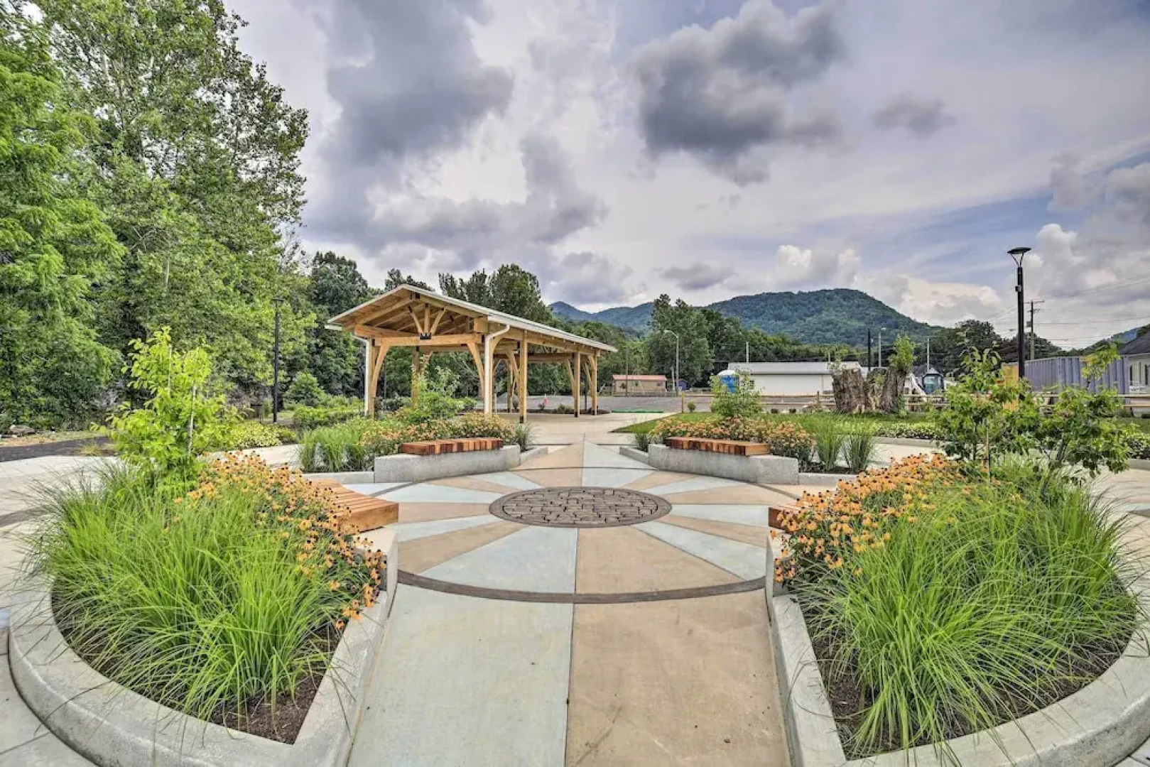 'trout House' in Dtwn Damascus: Near Creeper Trail