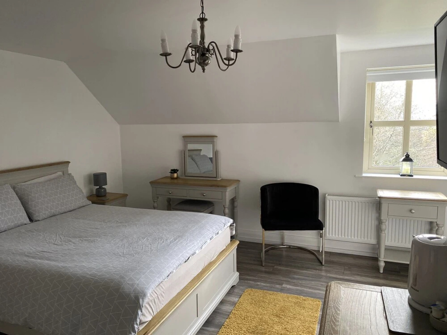 Rostrevor Valley Holiday Park- En-suite Rooms with Hot tub and Private Car Service