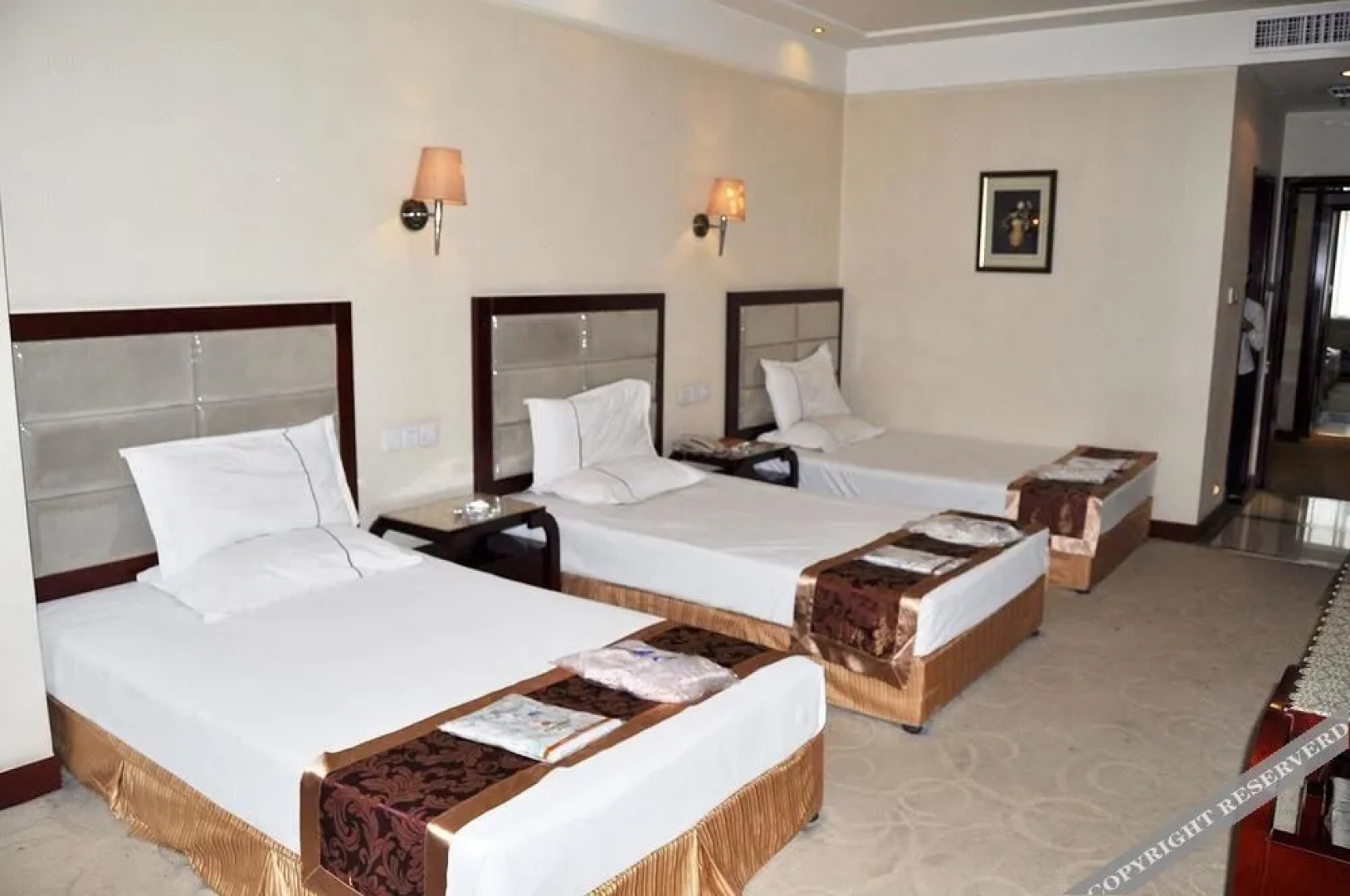 Lvliang Double Yu The Holiday Hotel