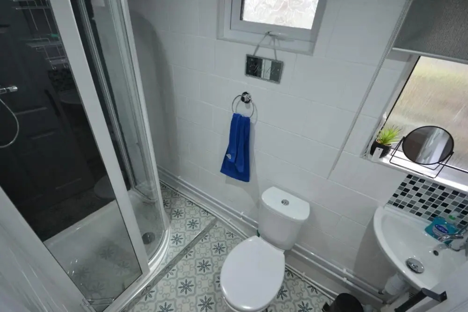 2-bed Cabin Sleeps 4 -small Pets Ok -free Parking