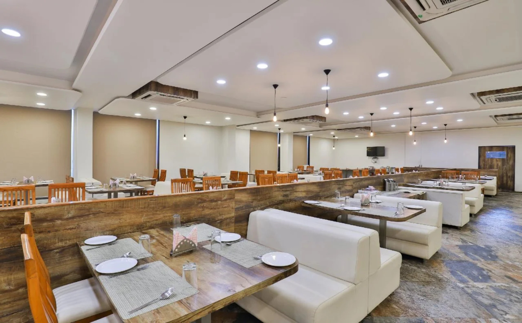 The Grand President By OYO Rooms