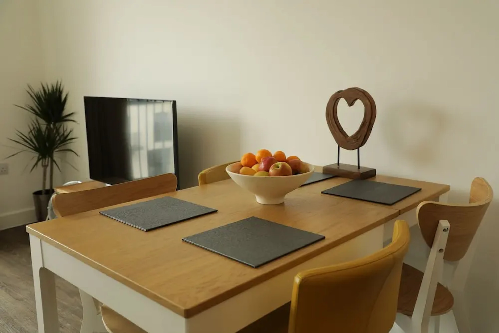 Luxury Bath Riverside Apt Parking & Gym