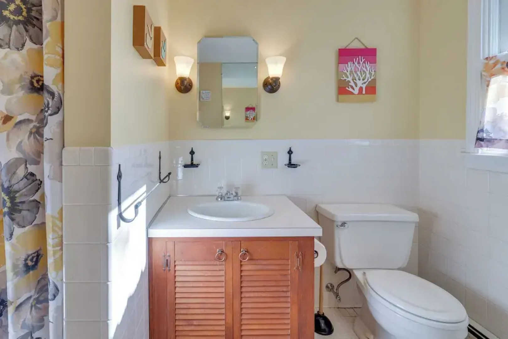 6 Mi to Beach: Home w/ Deck in Brewster!