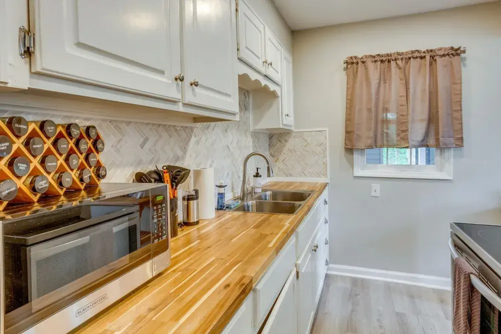 Pet-friendly Pensacola House Rental: 3 Mi to Beach