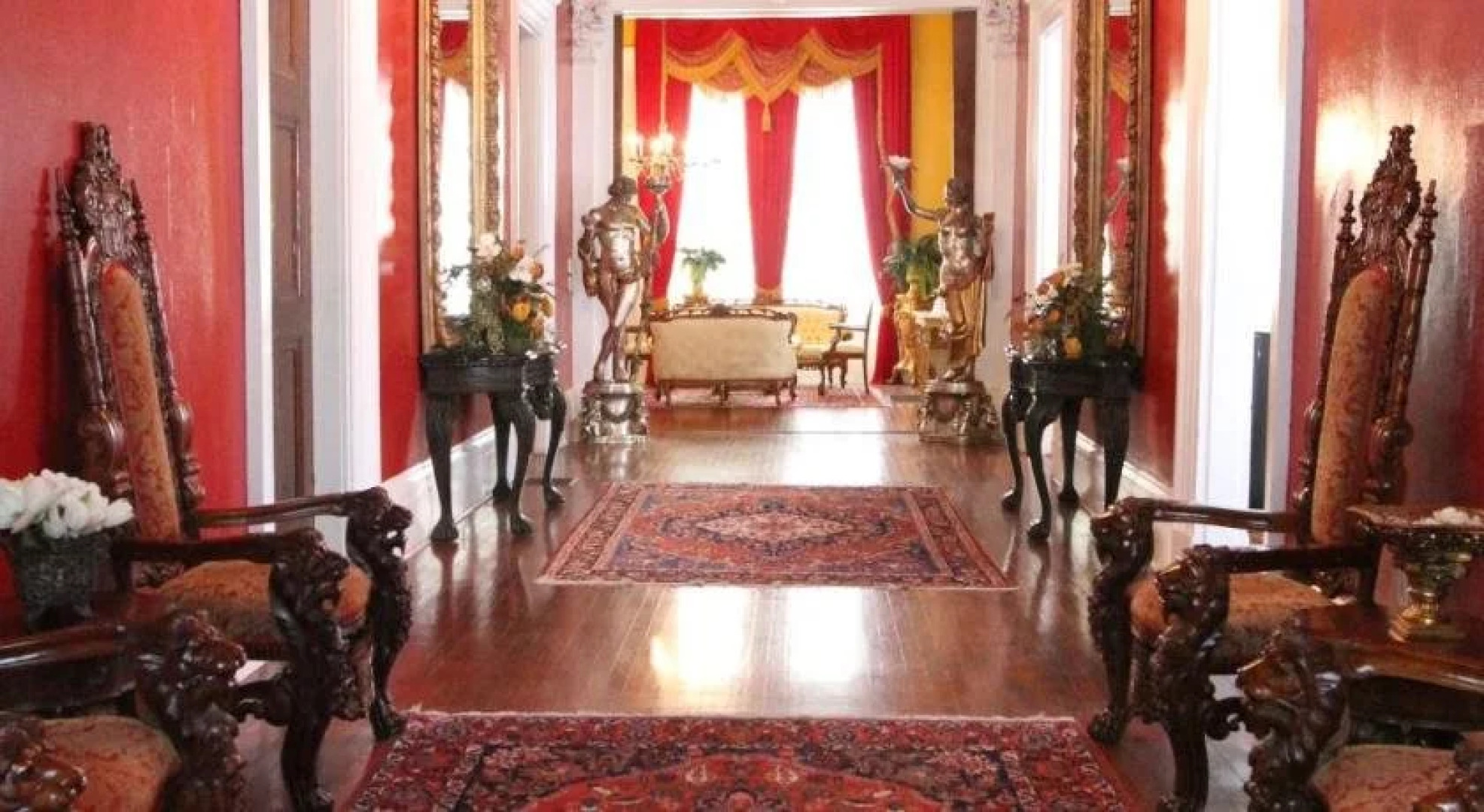 The Magnolia Mansion