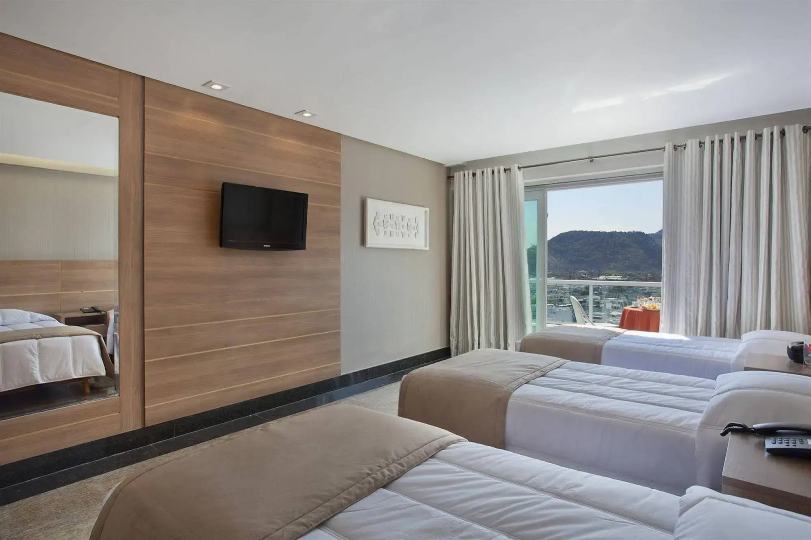 Royalty Barra Hotel