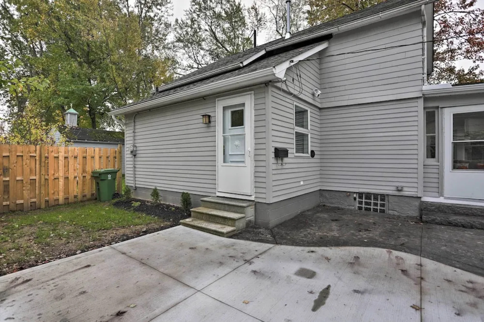 Pet-friendly Home - 1/2 Mi to Downtown Willoughby!