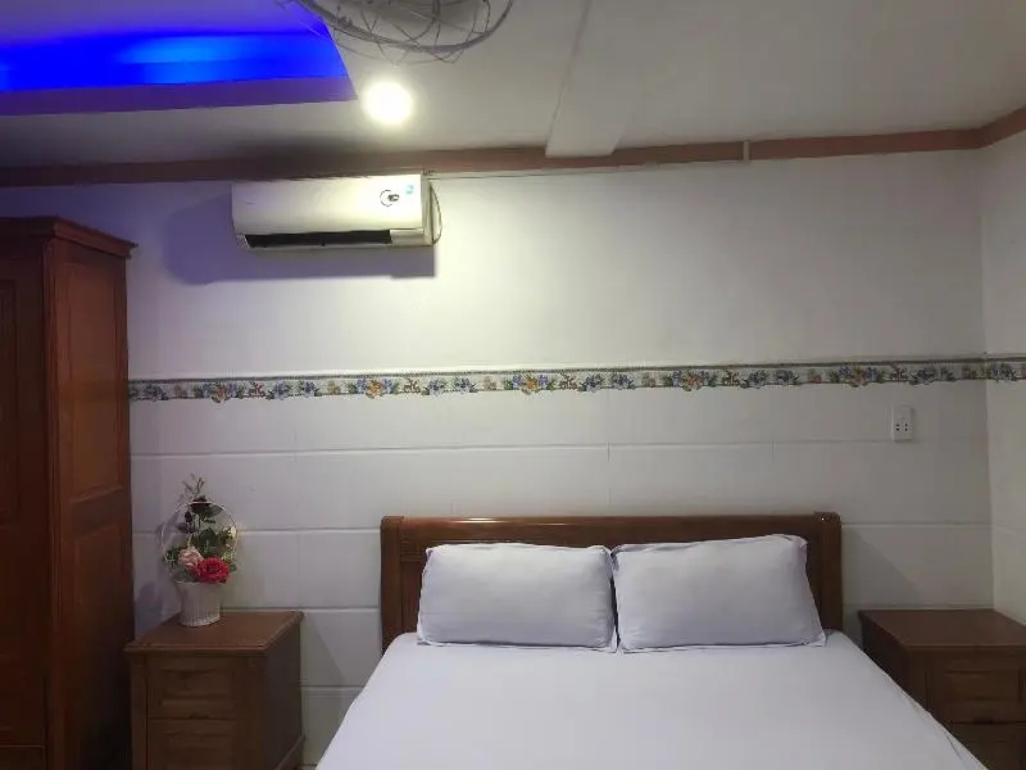 Hoa Ban Hotel by ZUZU