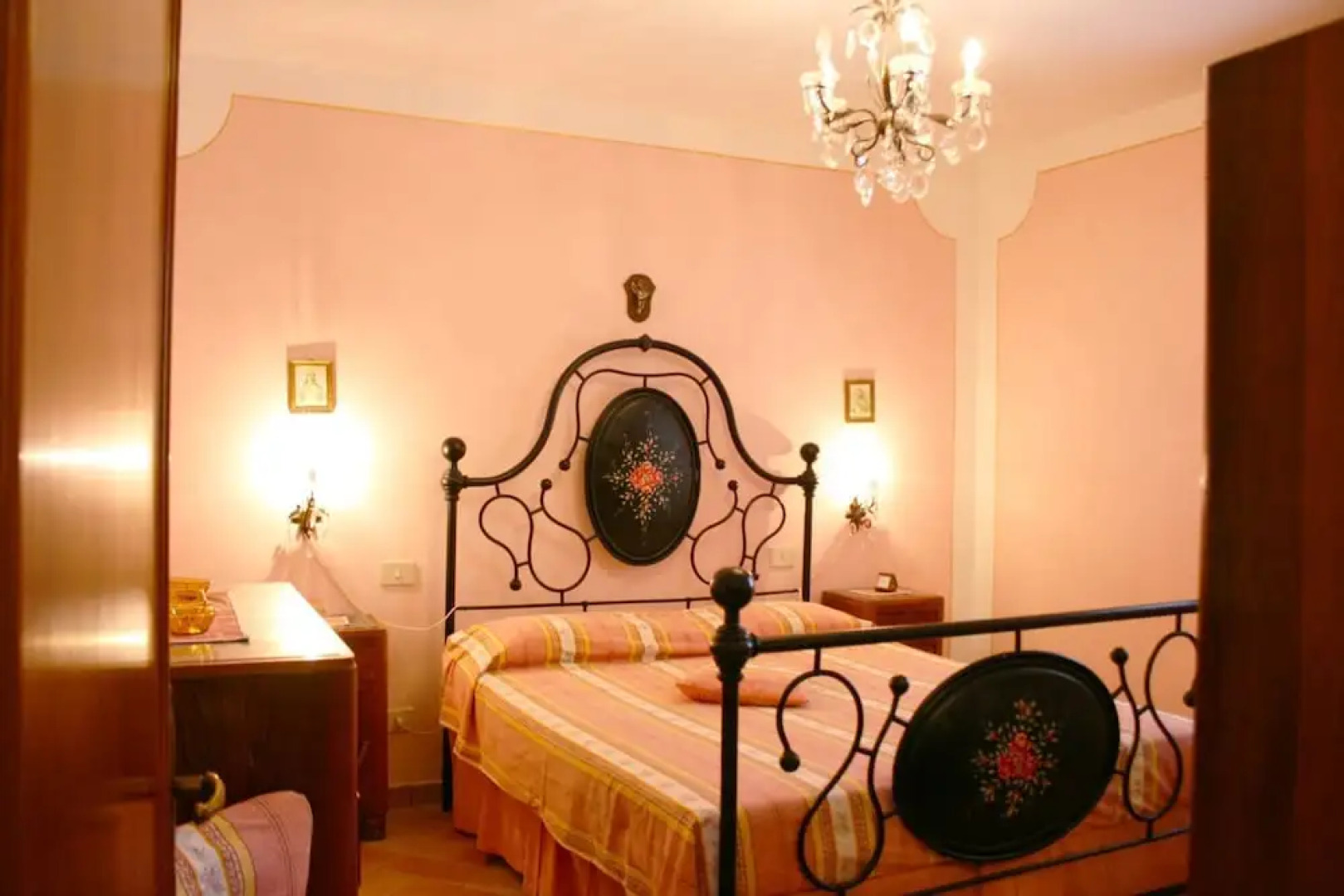 Wonderful Private Villa With Private Pool, TV, Pets Allowed and Parking, Close to Montepulciano