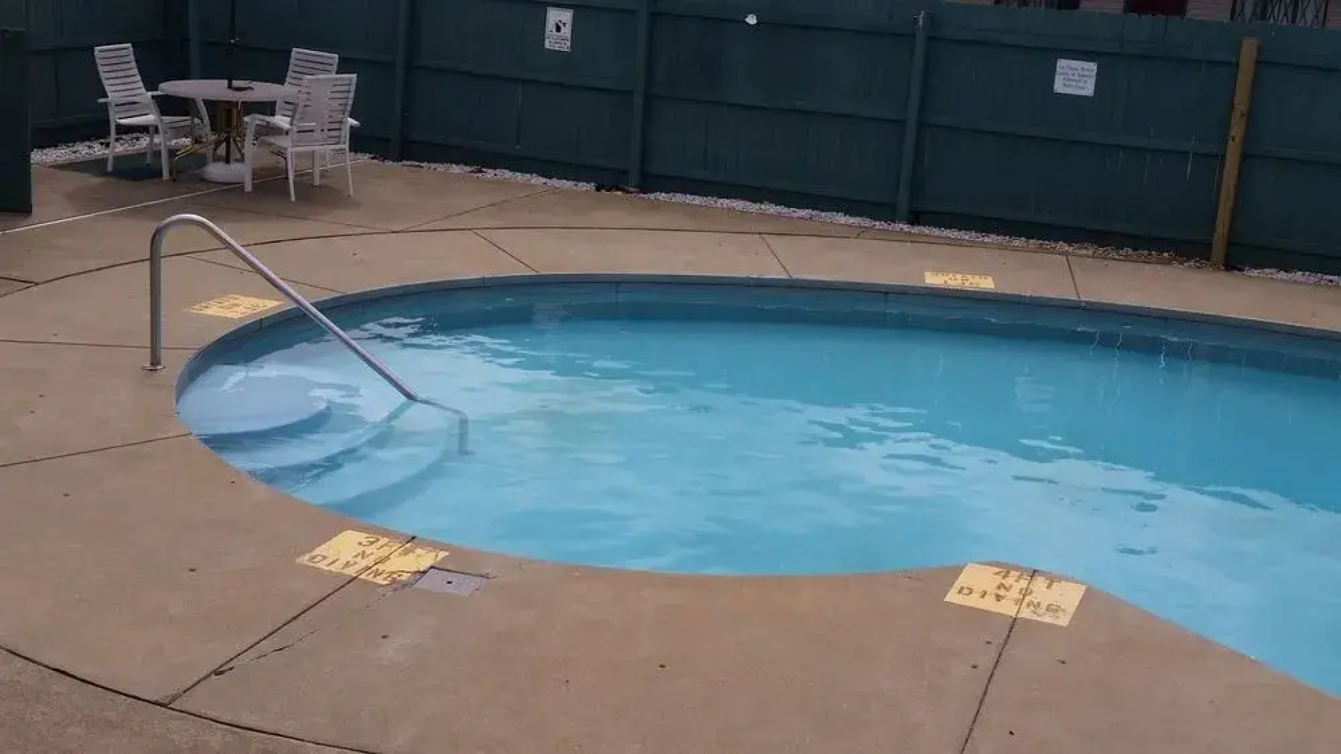 Super 8 Motel - Clarion