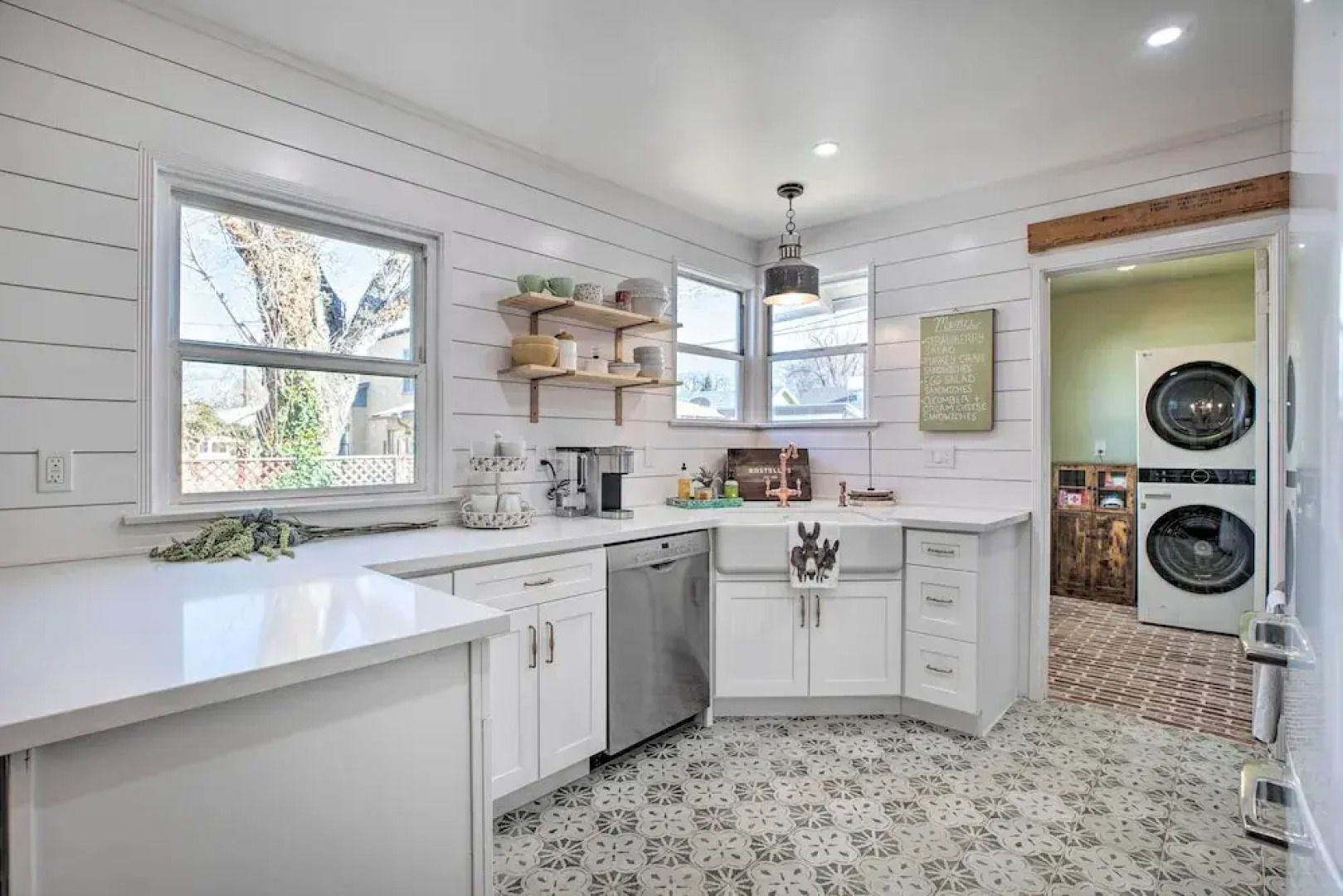 Vintage Bishop House in Downtown w/ Porch Swing!