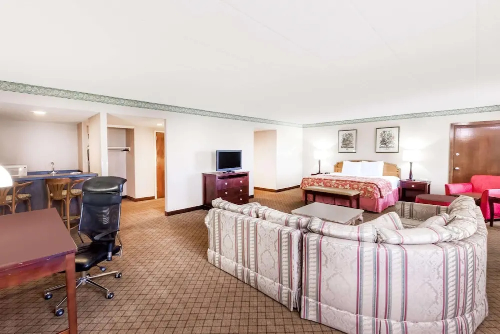 Ramada Lansing Hotel And Conference Center